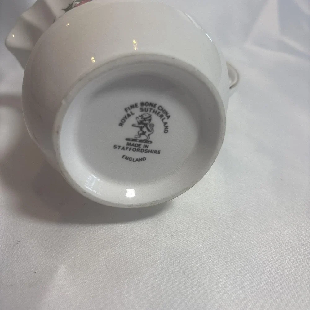 Royal Sutherland Bone China Creamer Holly Leaf Creamer Made In England - Picture 4 of 4